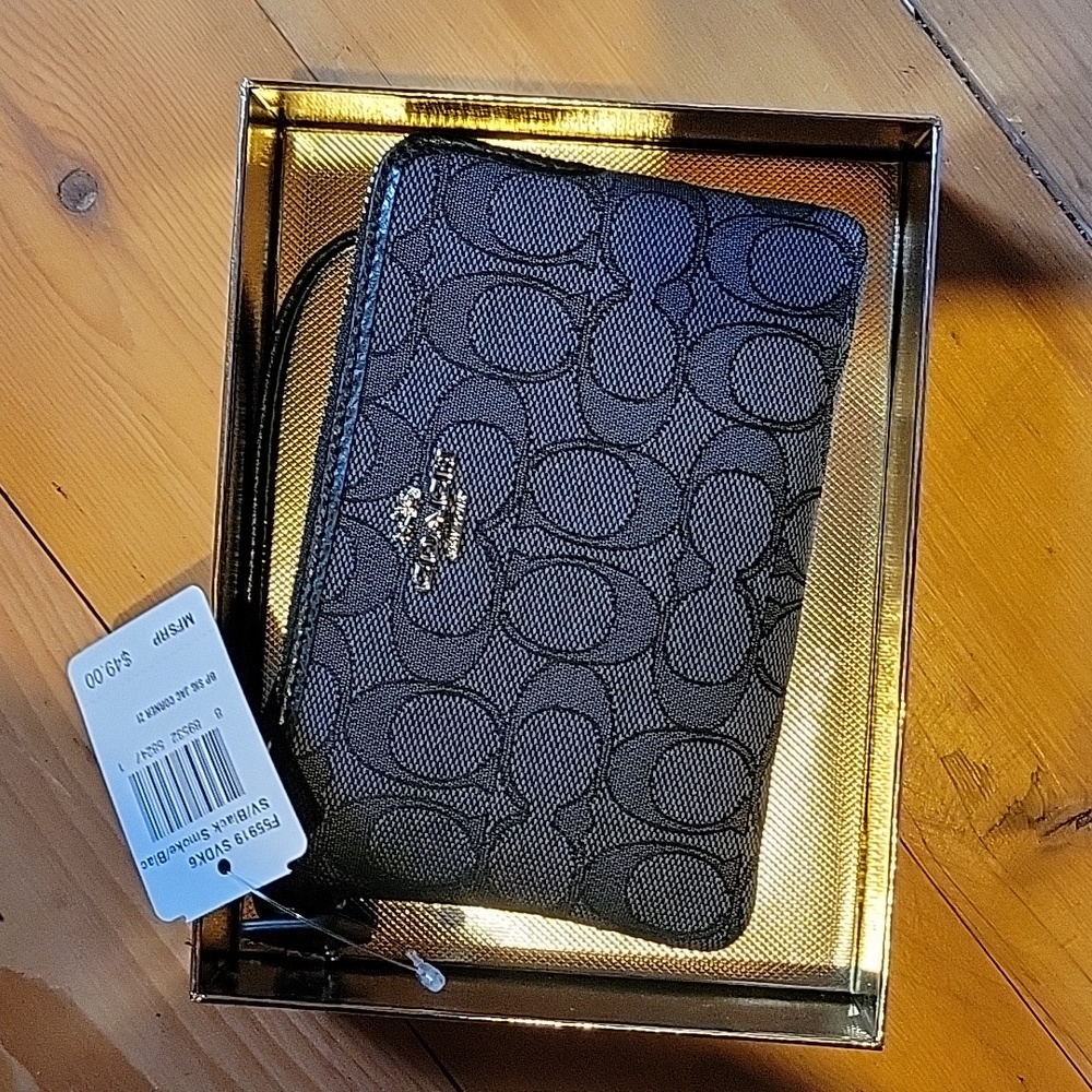 New boxed coach wristlet black